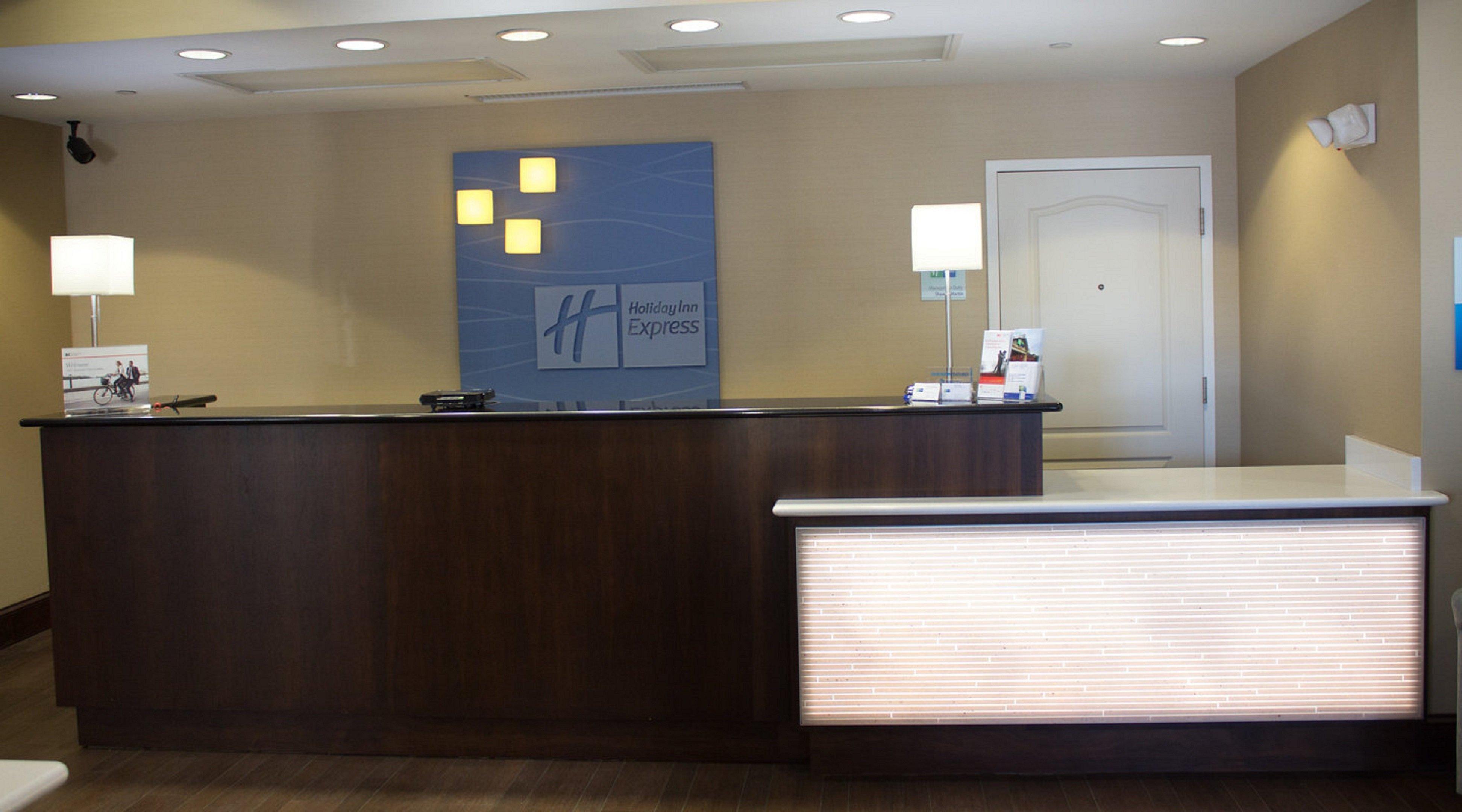 Holiday Inn Express West Jefferson By Ihg Bagian luar foto