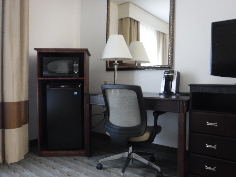 Holiday Inn Express West Jefferson By Ihg Bagian luar foto
